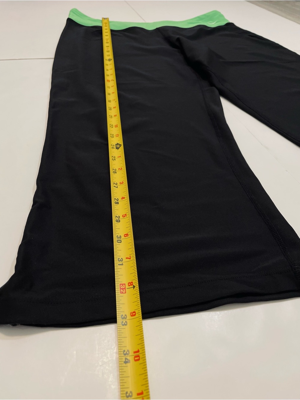 Nike Dry Fit Black Athletic Women’s Cropped Pants Green Waist Accents Size XL - Picture 2 of 10